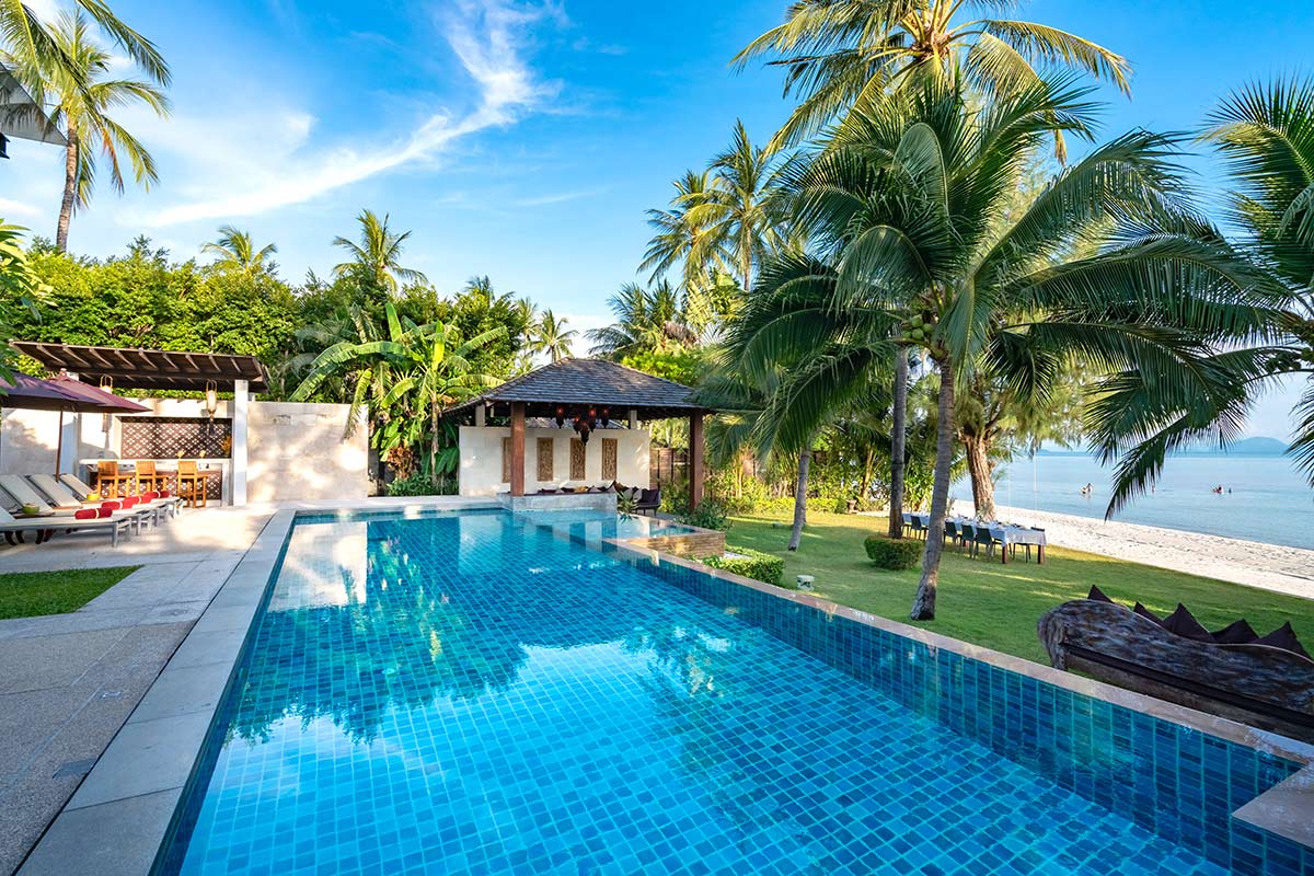 Dual-unit Beachfront Villa in Lipa Noi