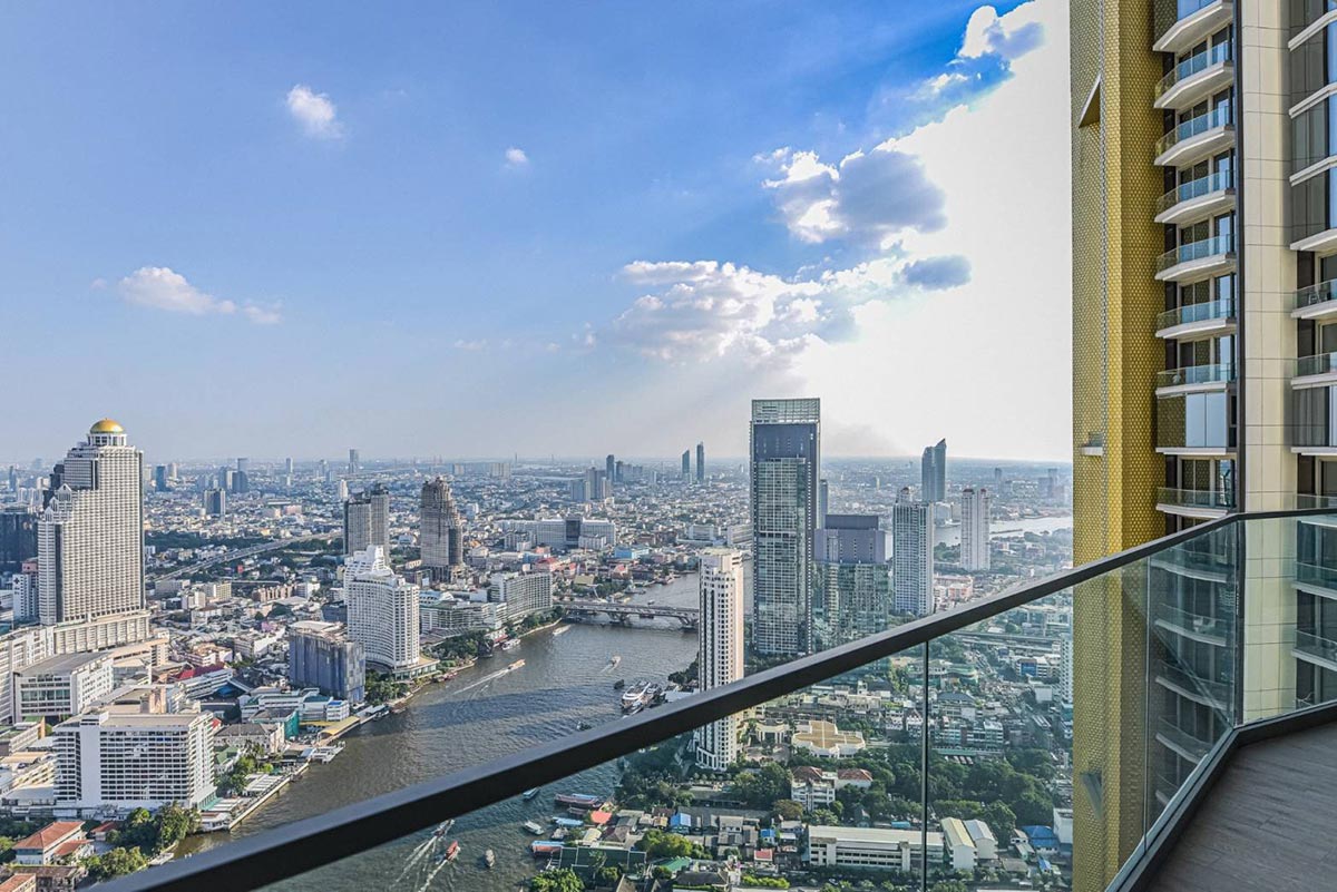 Elegant High-Floor Condo Unit in Bangkok