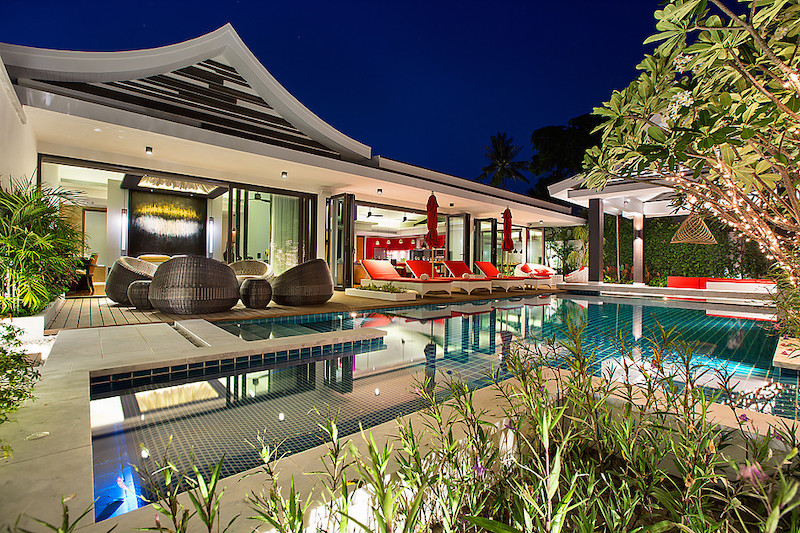Stunning Koh Samui 5-BR Villa for Sale 50 Meters to the Beach