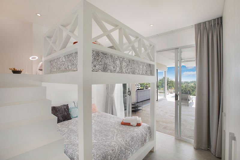 Stunning 5-Bedroom Villa by the Beach