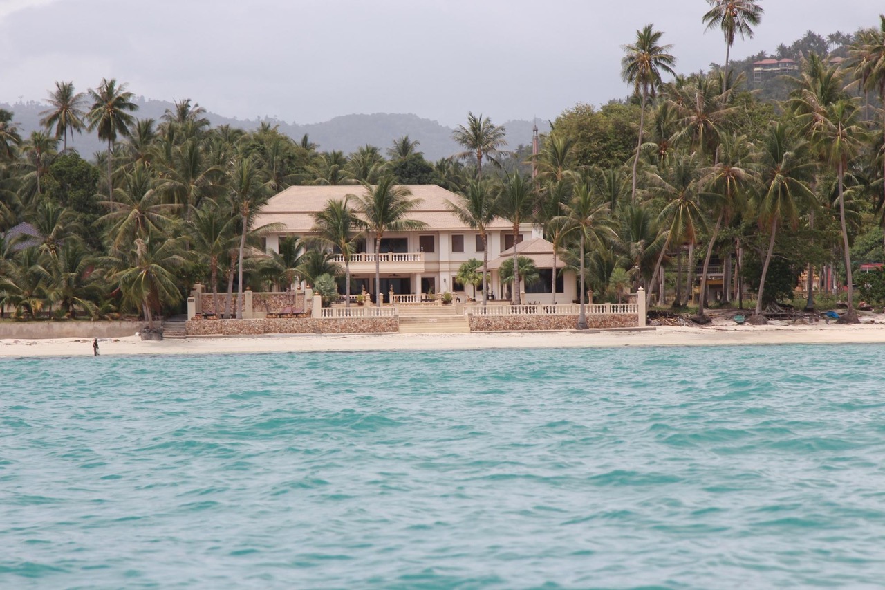 Luxury Beachfront Mansion and Resort with 13 Bedrooms