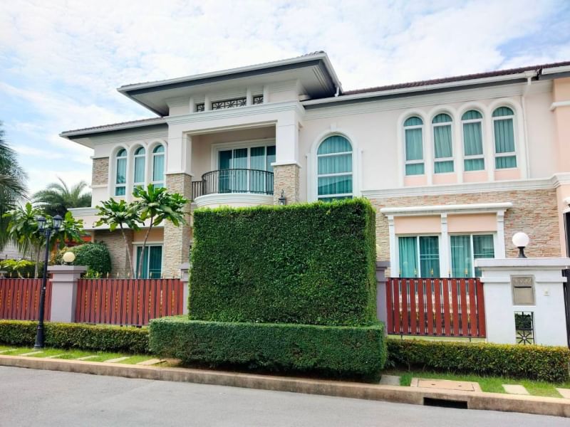 Opulent 4-Bedroom Luxury House in Grand Bangkok Boulevard Sathorn-Pinklao